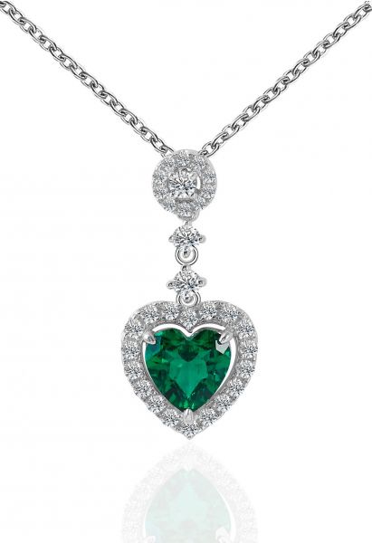Colar de gema esmeralda em formato de coração