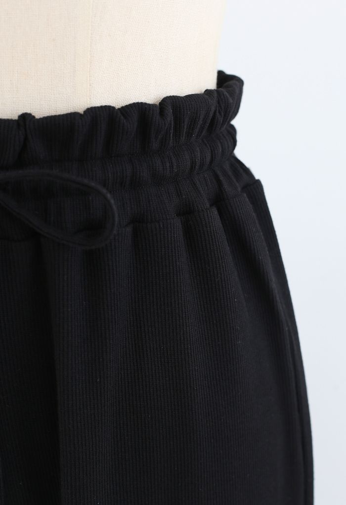 Calças de ioga com nervuras cintura saco de papel com cordão em preto