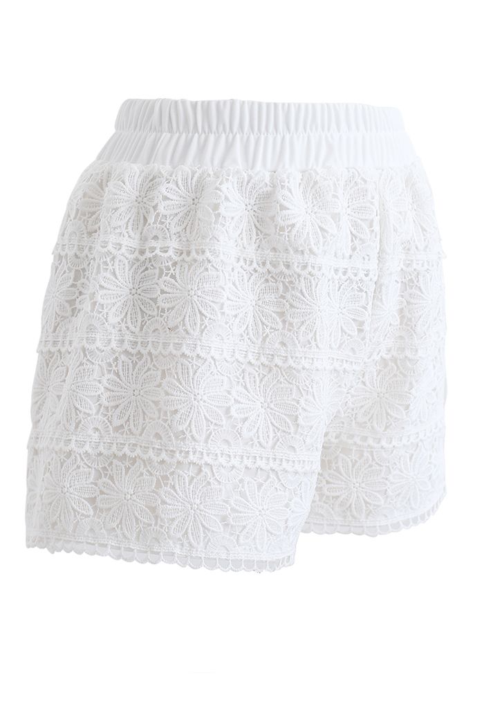 Shorts de crochê com sobreposição de girassol em branco