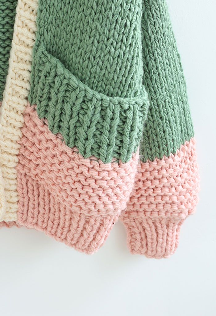 Cardigan tricotado à mão com cores bloqueadas em verde