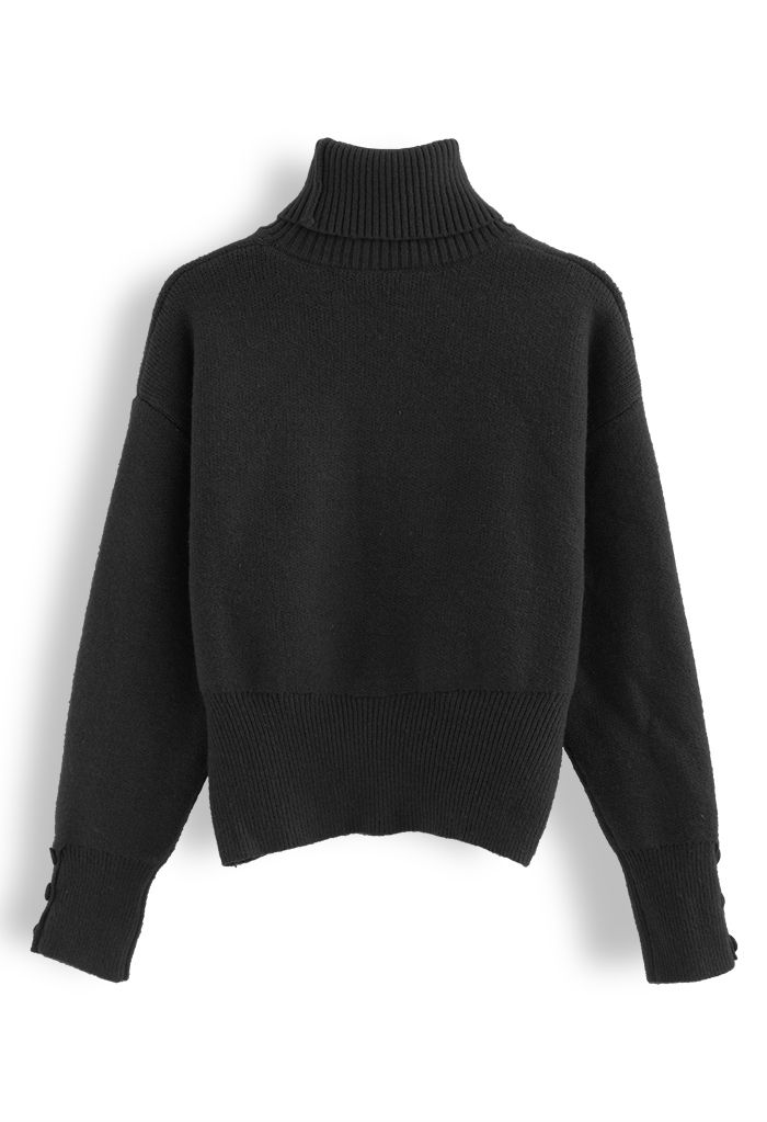 Suéter gola alta com acabamento de botão em preto
