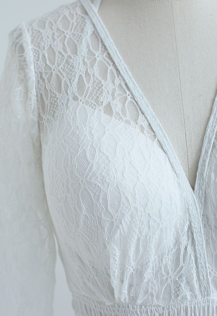 Maiô rendado mangas compridas e babados em branco