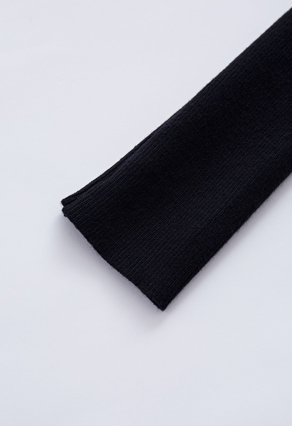 Blusa de malha com botões e mangas borbulhantes em preto