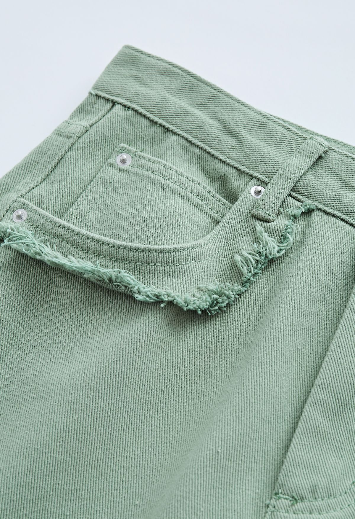 Jeans Flare de bolso clássico com detalhe desfiado em Sage