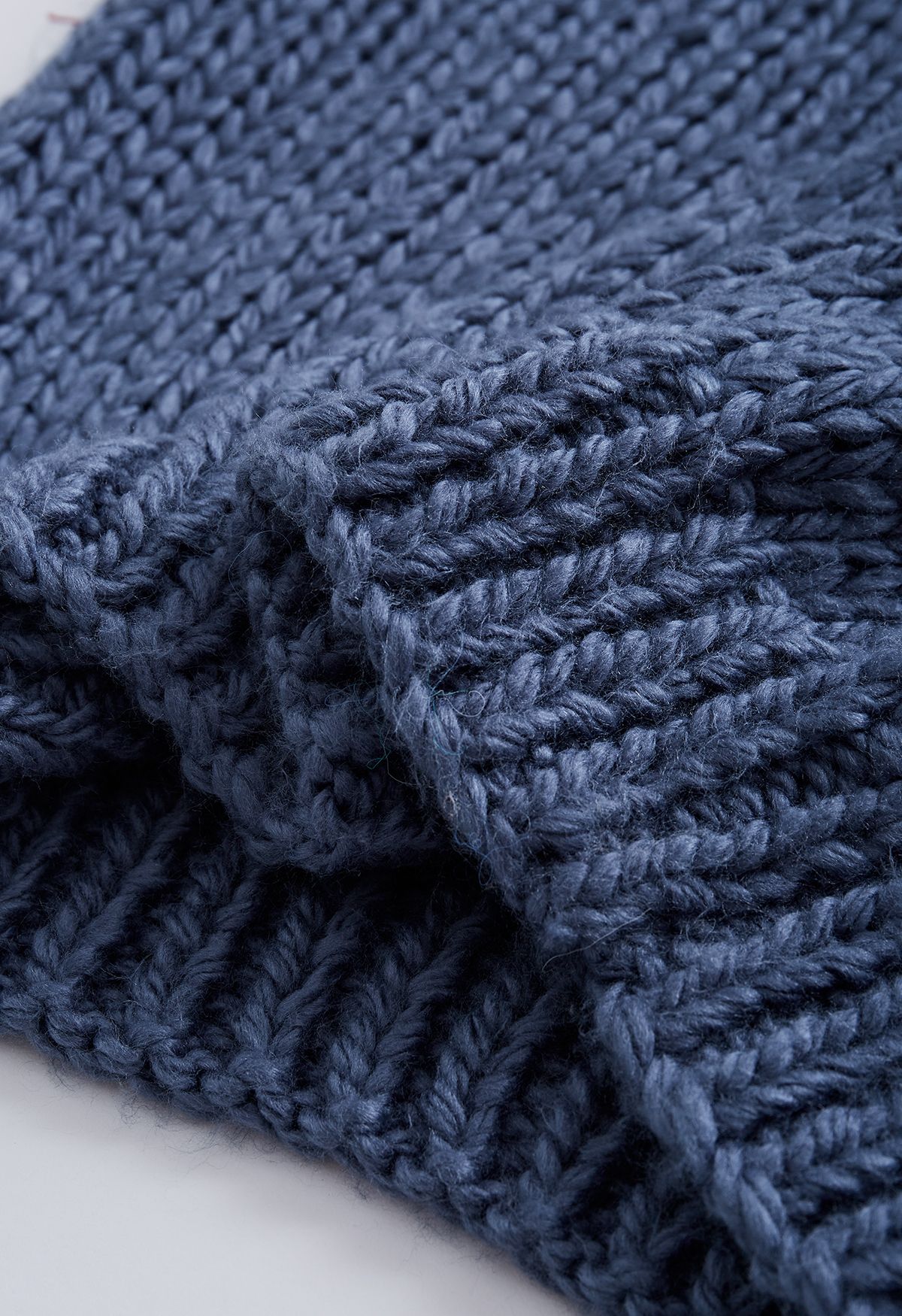 Suéter de tricot à mão com manga Pointelle e gola alta em Dusty Blue