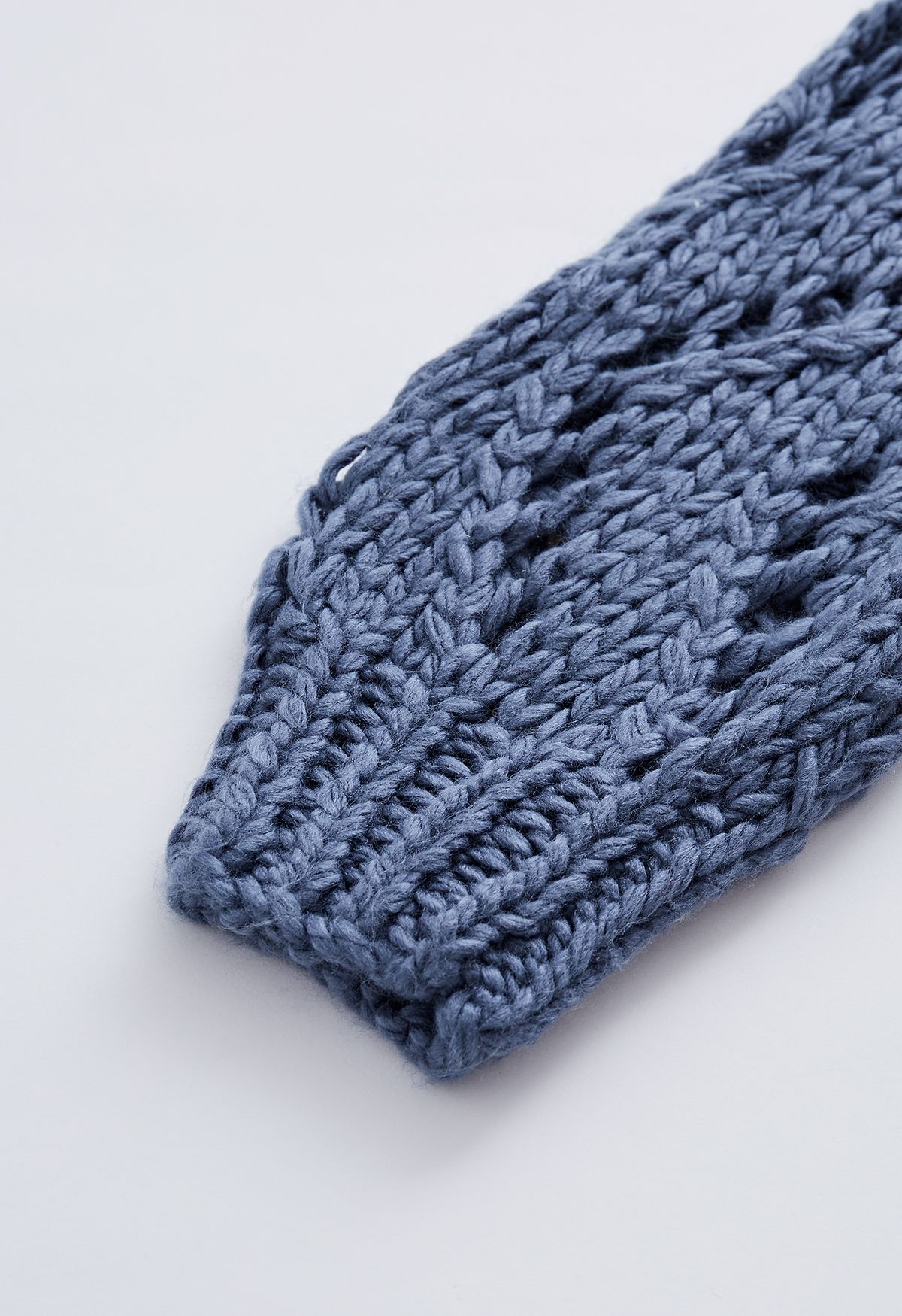 Suéter de tricot à mão com manga Pointelle e gola alta em Dusty Blue