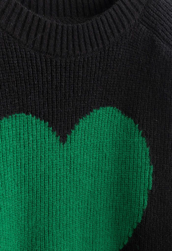 Suéter oversized de malha canelada de um coração em preto