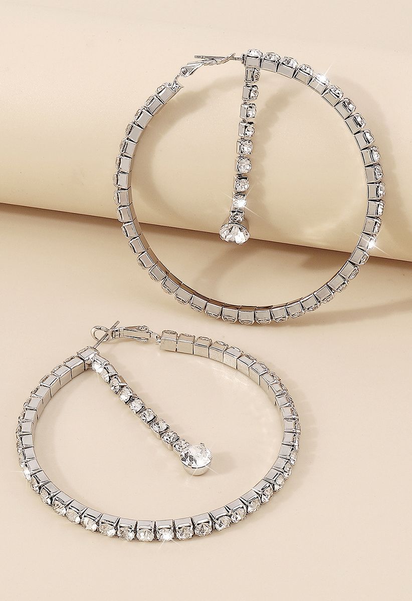 Brincos em forma de círculo com diamante em prata