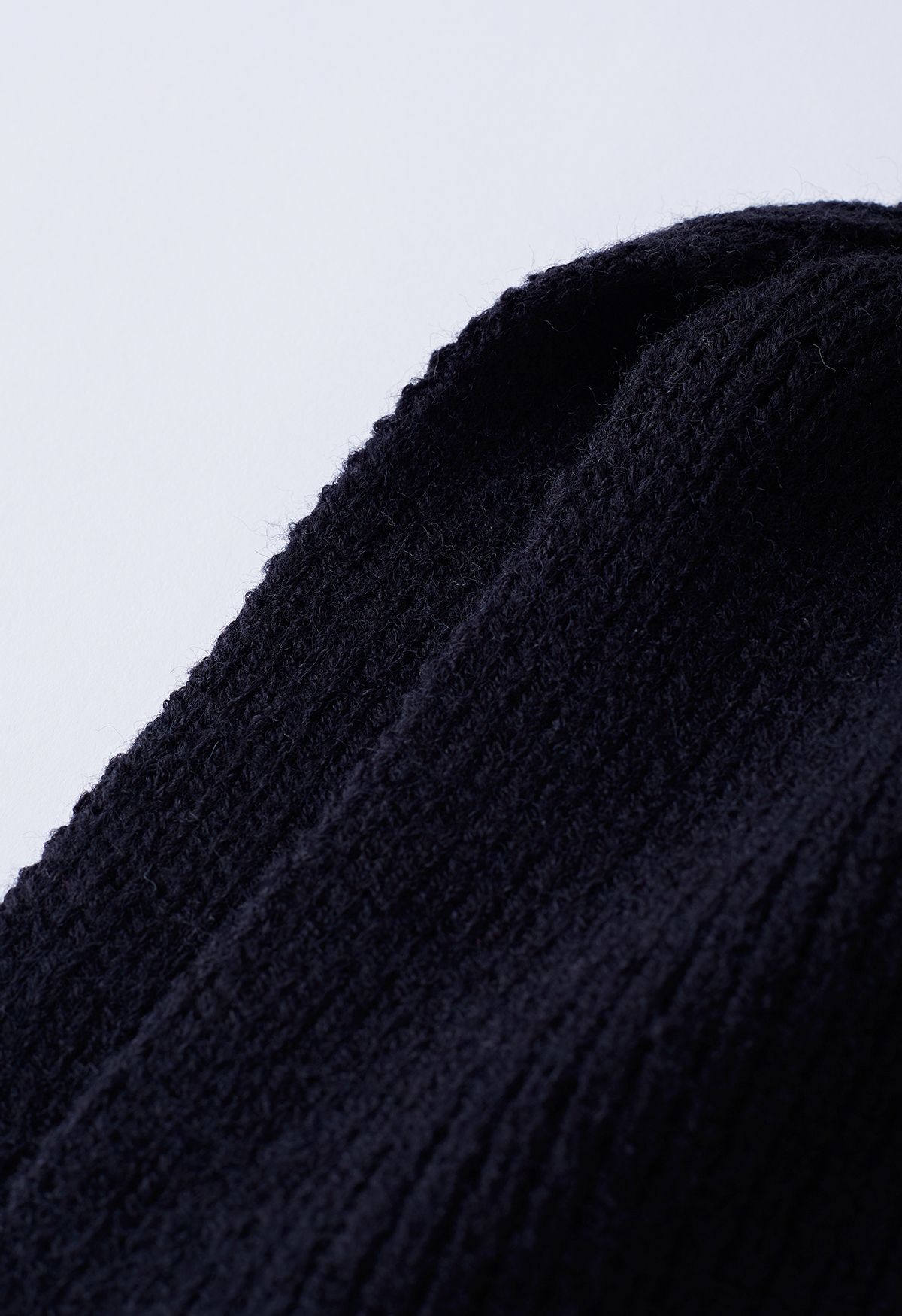 Suéter de malha listrada com lenço removível em preto