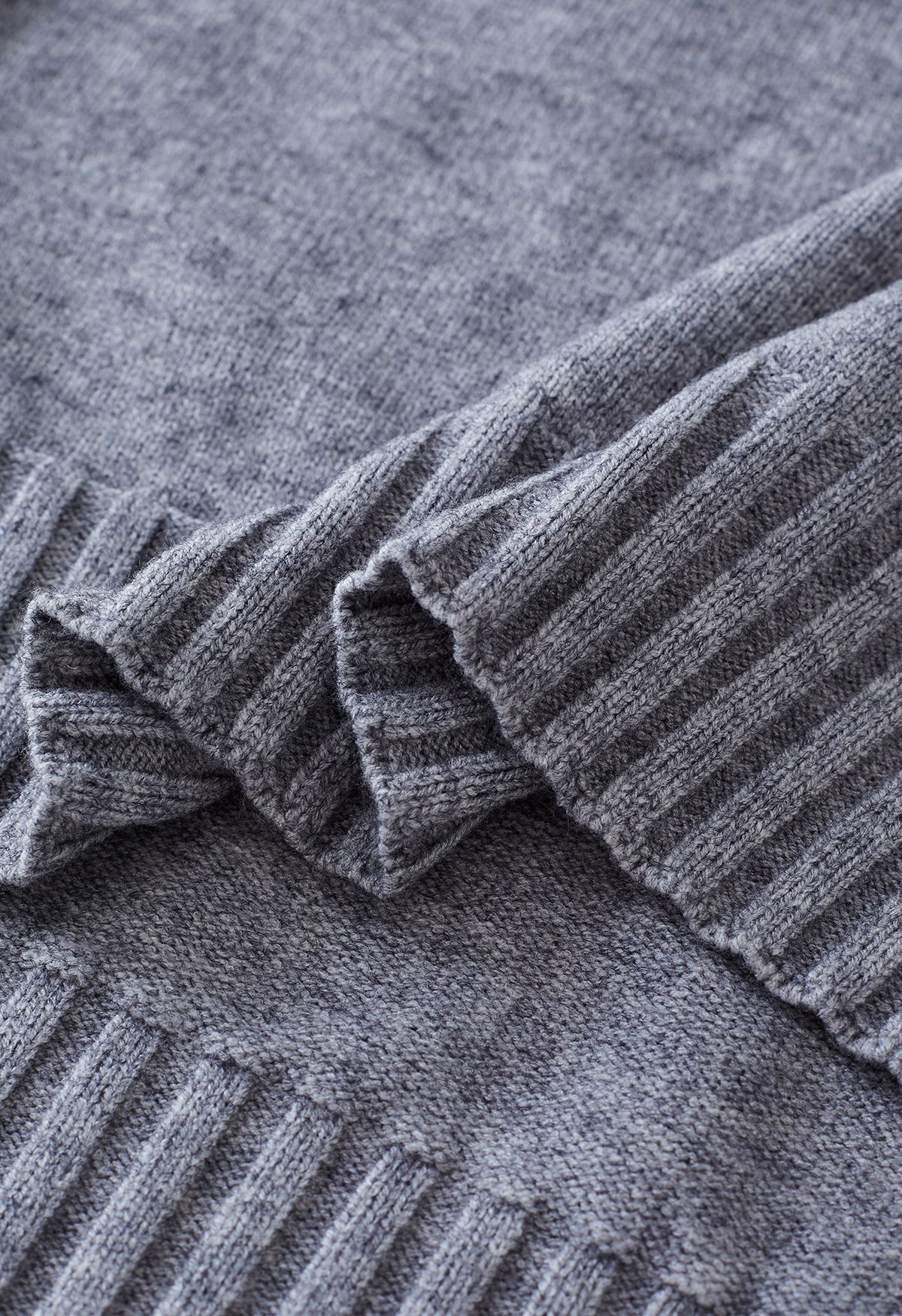 Conjunto de suéter de gola alta abotoada e calça de malha cinza