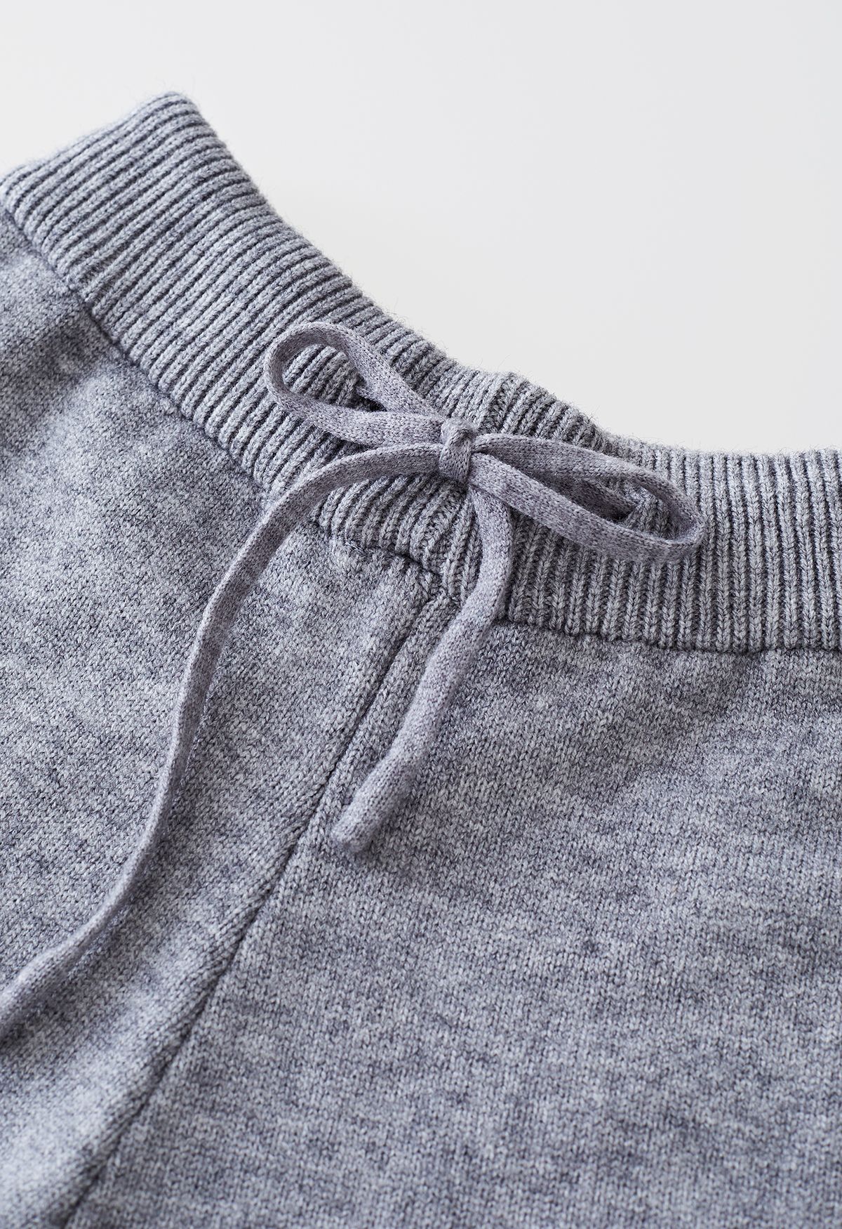 Conjunto de suéter de gola alta abotoada e calça de malha cinza