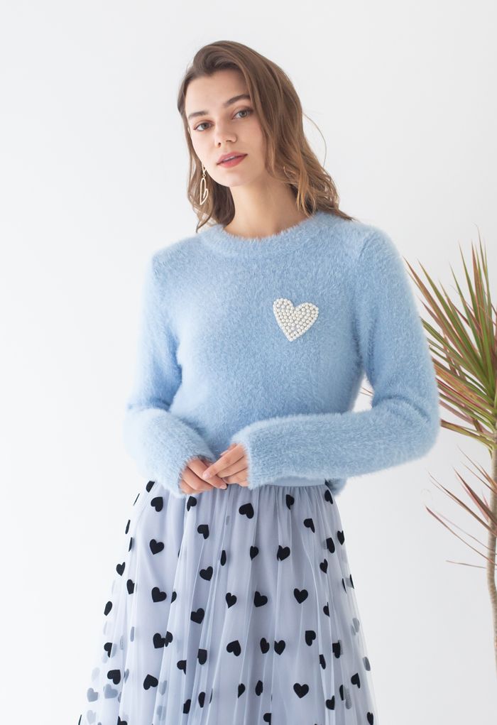 Suéter de malha felpuda macia com patch de coração perolado em azul