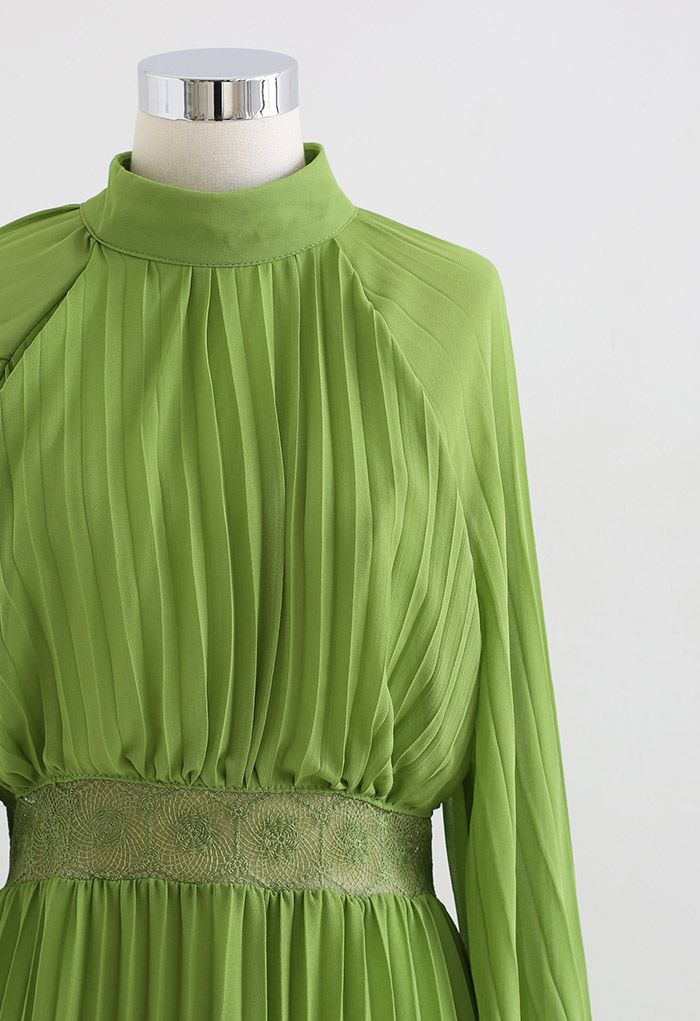 Vestido maxi plissado com cintura rendada em verde