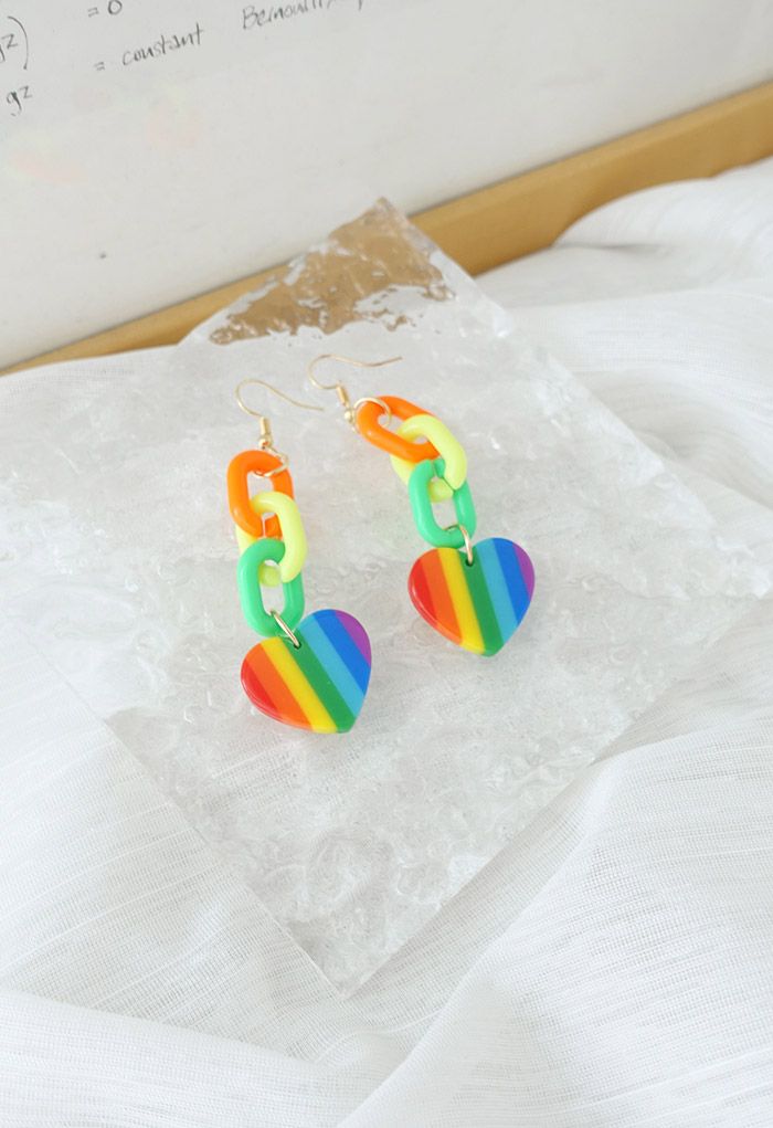 Brincos de coração de arco-íris