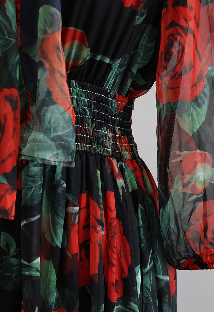 Vestido maxi de chiffon com estampa de rosas e bainha assimétrica