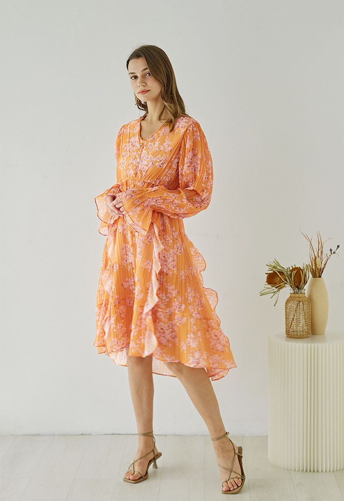 Vestido midi plissado com babados florais em laranja
