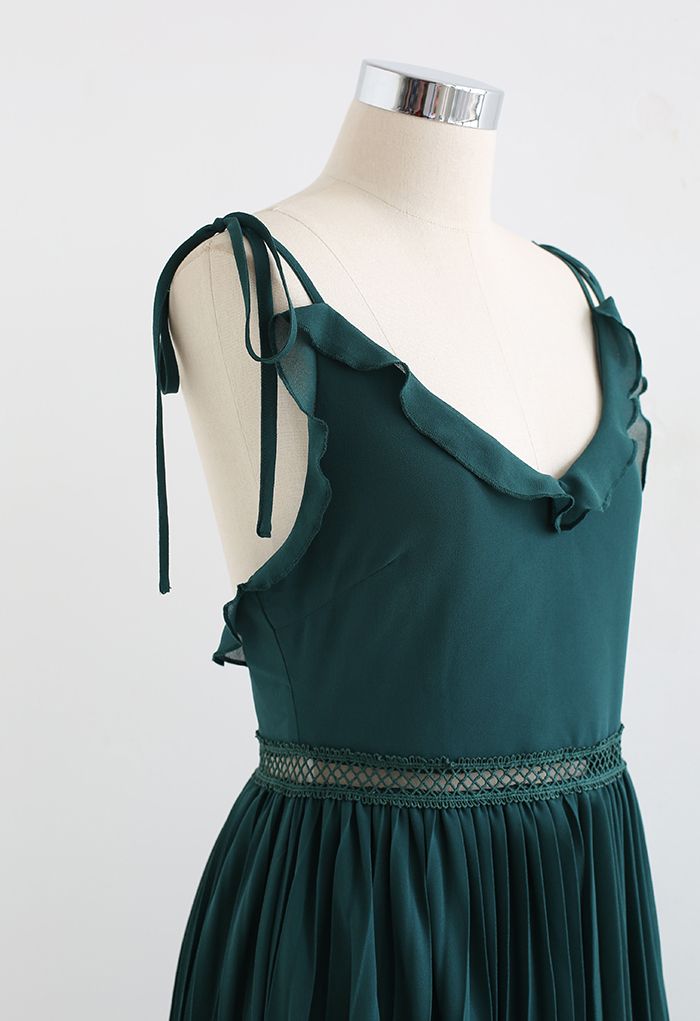 Grace Chiffon Vestido midi plissado com amarração no ombro em verde escuro