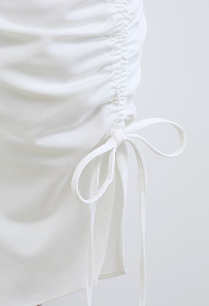 Vestido Cami com bainha com cordão e franzido em branco