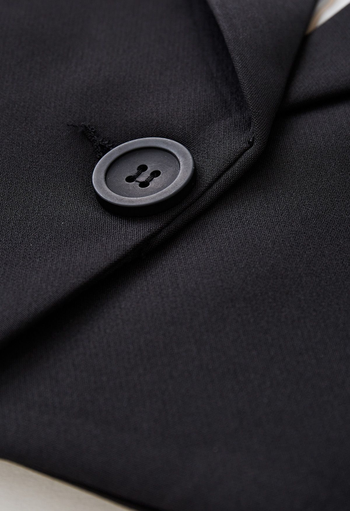 Fascinante blazer com lapela cortada em preto