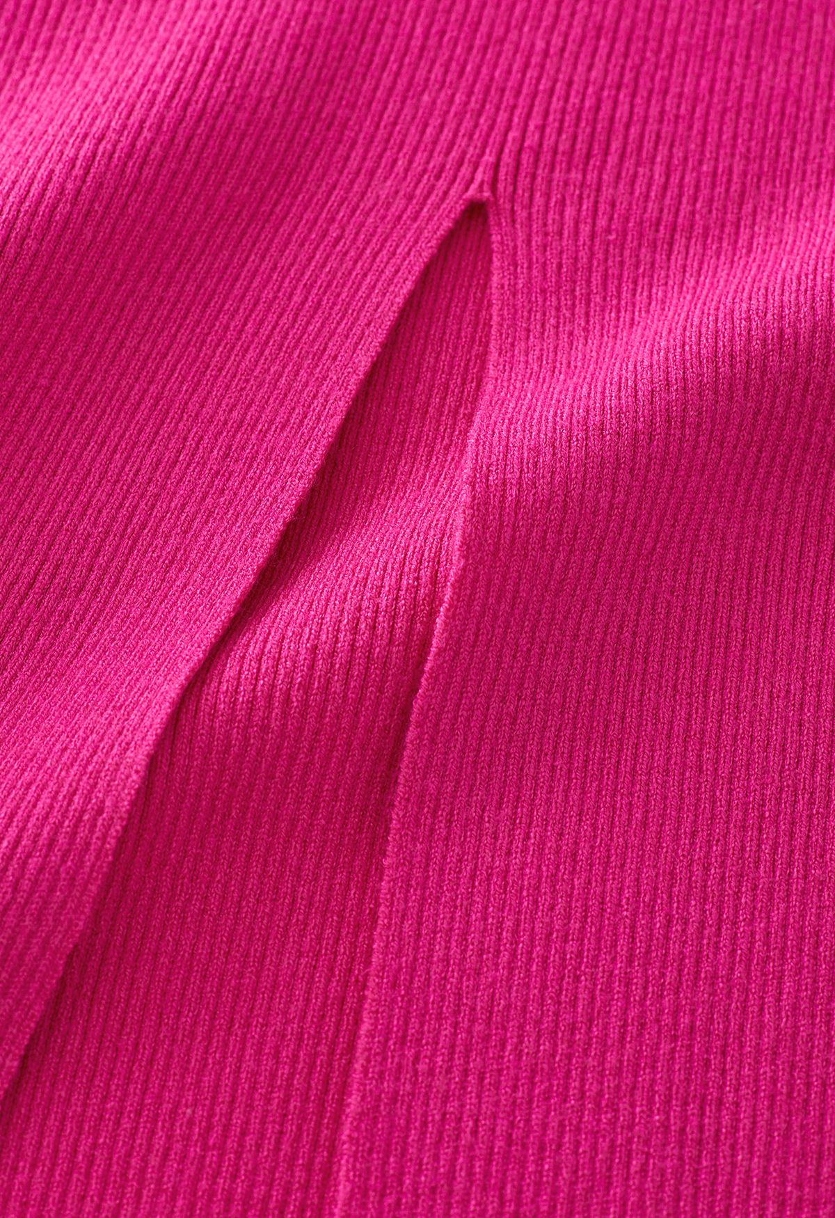 Conjunto de top cropped de malha e saia maxi com fenda alta em rosa choque
