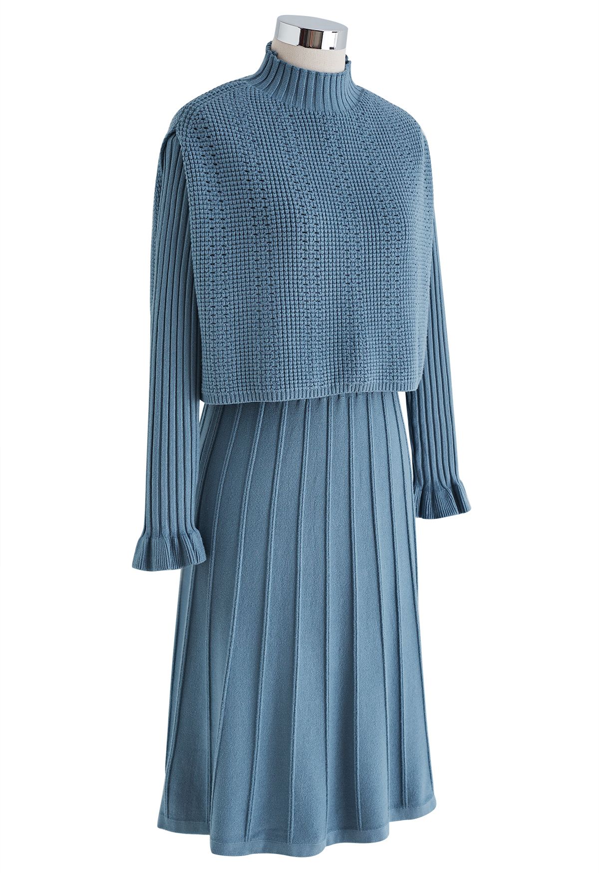 Vestido de malha plissada com decote simulado em azul-petróleo