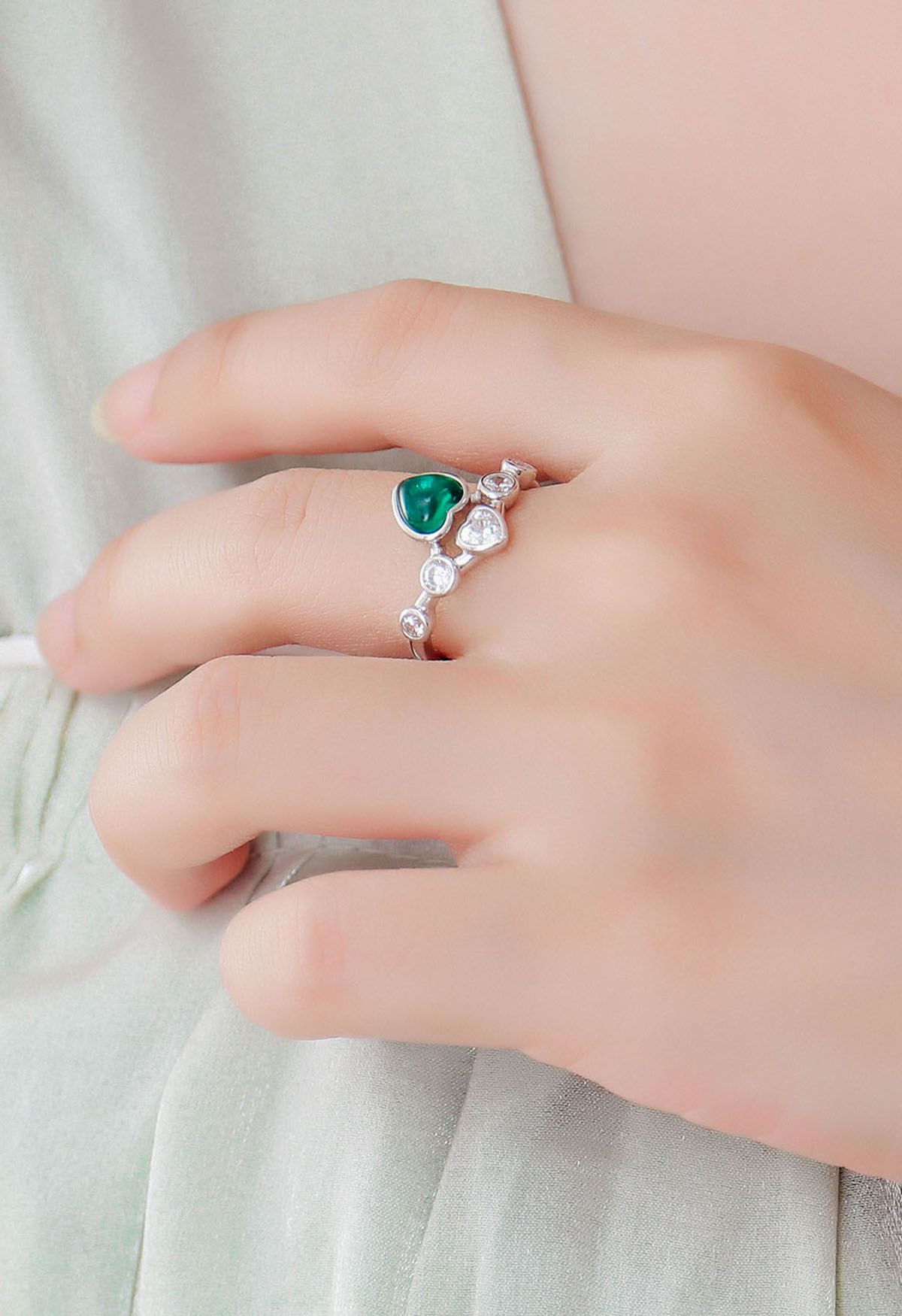 Anel de diamante de coração de esmeralda