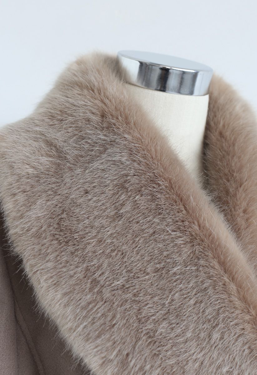 Casaco Flare Faux Fur Collar Belted em Taupe