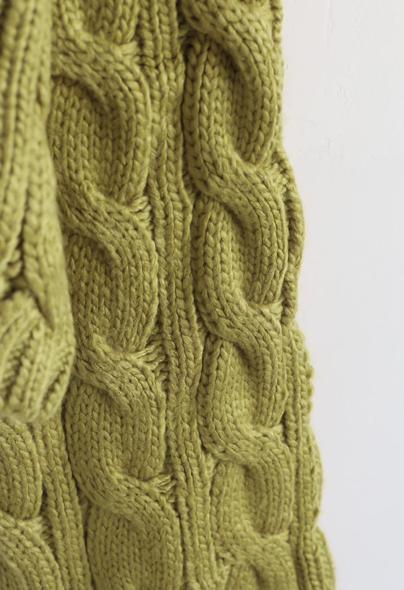 Suéter de tricô trançado gola alta em verde musgo