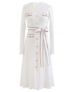 Vestido de malha abotoado com linha de contraste brilhante em branco
