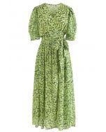 Vestido maxi de chiffon envolto em malha floral em verde